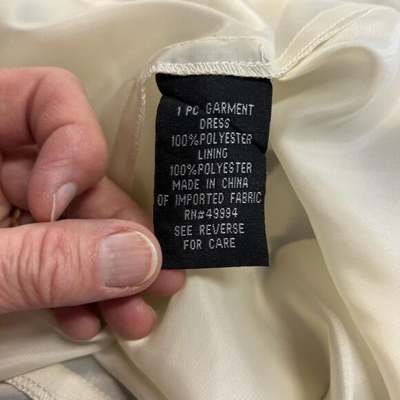 R&M Richards Ivory Black Floral V-Neck Sleeveless Fit & Flare Cocktail Dress 8 - Picture 13 of 16